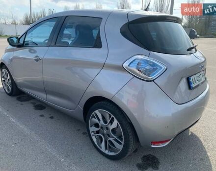 Серый Рено Зое, объемом двигателя 0 л и пробегом 113 тыс. км за 8000 $, фото 5 на Automoto.ua