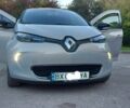 Серый Рено Зое, объемом двигателя 0 л и пробегом 70 тыс. км за 8000 $, фото 5 на Automoto.ua