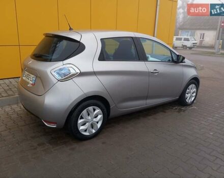 Серый Рено Зое, объемом двигателя 0 л и пробегом 44 тыс. км за 6500 $, фото 3 на Automoto.ua