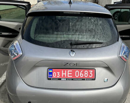 Серый Рено Зое, объемом двигателя 0 л и пробегом 112 тыс. км за 6500 $, фото 10 на Automoto.ua