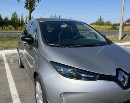Серый Рено Зое, объемом двигателя 0 л и пробегом 100 тыс. км за 7600 $, фото 4 на Automoto.ua
