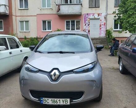 Серый Рено Зое, объемом двигателя 0 л и пробегом 90 тыс. км за 7400 $, фото 24 на Automoto.ua