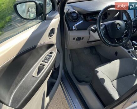 Серый Рено Зое, объемом двигателя 0 л и пробегом 113 тыс. км за 8000 $, фото 7 на Automoto.ua