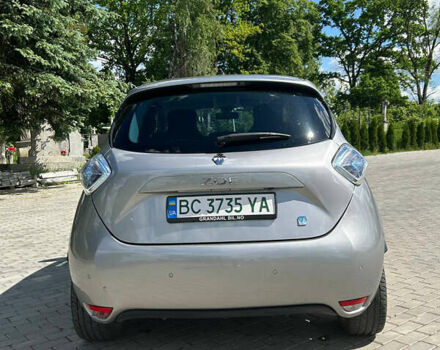 Серый Рено Зое, объемом двигателя 0 л и пробегом 94 тыс. км за 8300 $, фото 5 на Automoto.ua