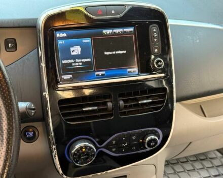 Серый Рено Зое, объемом двигателя 0 л и пробегом 80 тыс. км за 8200 $, фото 6 на Automoto.ua