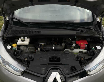 Серый Рено Зое, объемом двигателя 0 л и пробегом 42 тыс. км за 8100 $, фото 16 на Automoto.ua