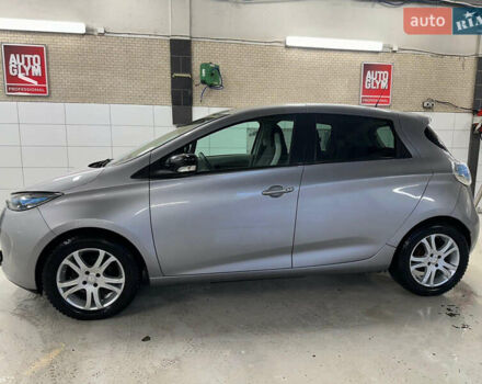 Серый Рено Зое, объемом двигателя 0 л и пробегом 47 тыс. км за 4450 $, фото 3 на Automoto.ua