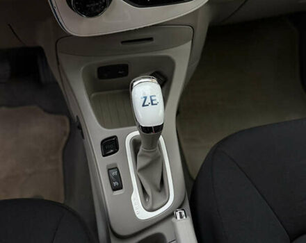 Сірий Рено Зое, об'ємом двигуна 0 л та пробігом 115 тис. км за 6499 $, фото 12 на Automoto.ua