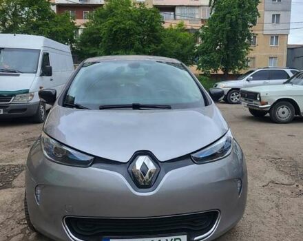 Серый Рено Зое, объемом двигателя 0 л и пробегом 90 тыс. км за 7400 $, фото 3 на Automoto.ua