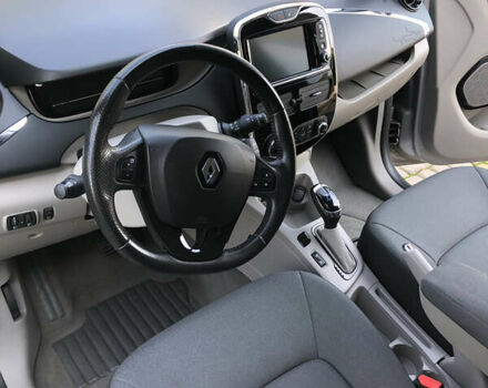 Серый Рено Зое, объемом двигателя 0 л и пробегом 94 тыс. км за 8300 $, фото 12 на Automoto.ua