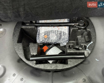 Серый Рено Зое, объемом двигателя 0 л и пробегом 118 тыс. км за 8950 $, фото 23 на Automoto.ua