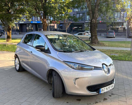 Серый Рено Зое, объемом двигателя 0 л и пробегом 125 тыс. км за 7500 $, фото 3 на Automoto.ua