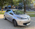 Серый Рено Зое, объемом двигателя 0 л и пробегом 125 тыс. км за 7500 $, фото 3 на Automoto.ua