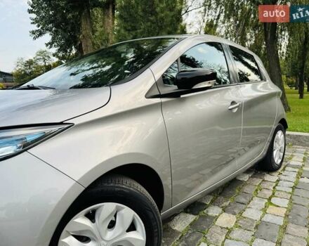 Серый Рено Зое, объемом двигателя 0 л и пробегом 85 тыс. км за 8444 $, фото 21 на Automoto.ua