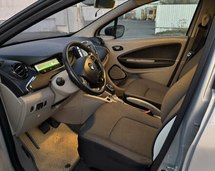 Серый Рено Зое, объемом двигателя 0 л и пробегом 84 тыс. км за 7200 $, фото 12 на Automoto.ua