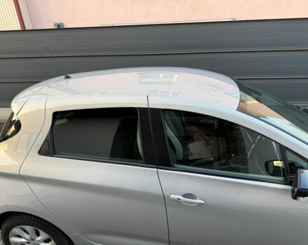 Серый Рено Зое, объемом двигателя 0 л и пробегом 80 тыс. км за 8200 $, фото 7 на Automoto.ua