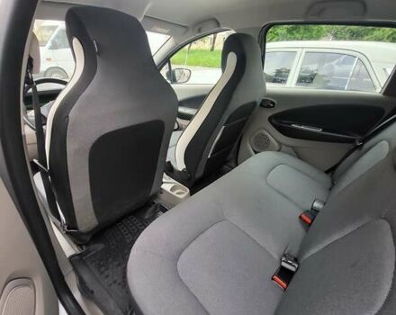 Серый Рено Зое, объемом двигателя 0 л и пробегом 90 тыс. км за 7400 $, фото 14 на Automoto.ua