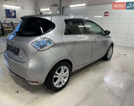 Серый Рено Зое, объемом двигателя 0 л и пробегом 47 тыс. км за 4450 $, фото 10 на Automoto.ua