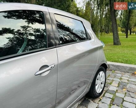 Серый Рено Зое, объемом двигателя 0 л и пробегом 85 тыс. км за 8444 $, фото 15 на Automoto.ua