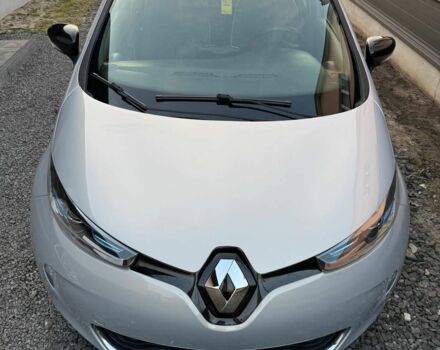 Серый Рено Зое, объемом двигателя 0 л и пробегом 80 тыс. км за 7500 $, фото 3 на Automoto.ua