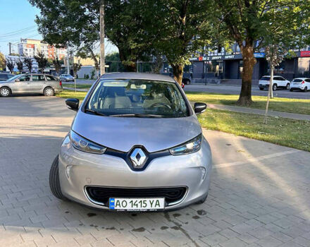 Серый Рено Зое, объемом двигателя 0 л и пробегом 125 тыс. км за 7500 $, фото 2 на Automoto.ua