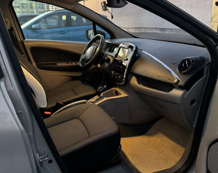 Серый Рено Зое, объемом двигателя 0 л и пробегом 84 тыс. км за 7200 $, фото 11 на Automoto.ua