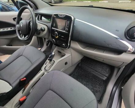 Серый Рено Зое, объемом двигателя 0 л и пробегом 90 тыс. км за 7400 $, фото 11 на Automoto.ua