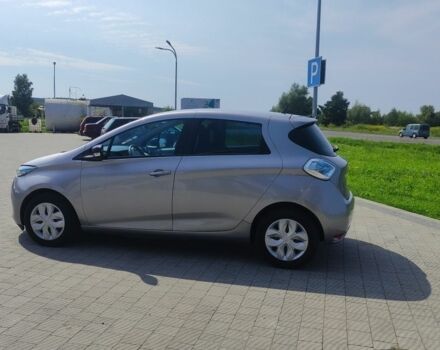 Серый Рено Зое, объемом двигателя 0 л и пробегом 100 тыс. км за 6400 $, фото 4 на Automoto.ua