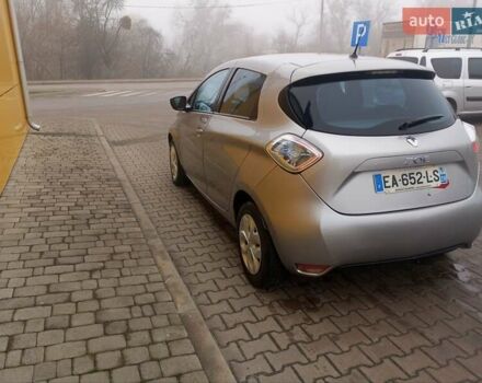 Серый Рено Зое, объемом двигателя 0 л и пробегом 44 тыс. км за 6500 $, фото 12 на Automoto.ua