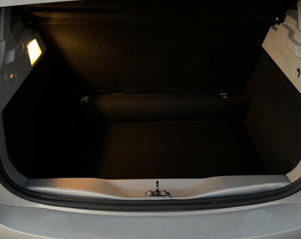 Серый Рено Зое, объемом двигателя 0 л и пробегом 84 тыс. км за 7200 $, фото 10 на Automoto.ua