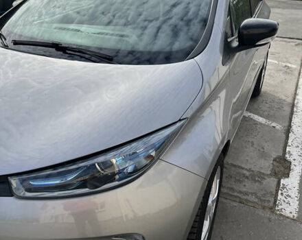 Серый Рено Зое, объемом двигателя 0 л и пробегом 112 тыс. км за 6500 $, фото 5 на Automoto.ua