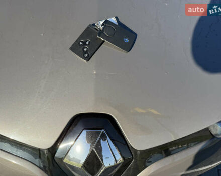 Серый Рено Зое, объемом двигателя 0 л и пробегом 118 тыс. км за 8950 $, фото 7 на Automoto.ua