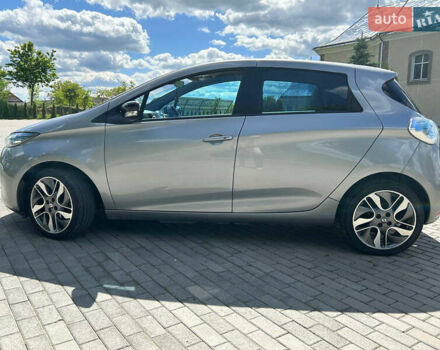 Серый Рено Зое, объемом двигателя 0 л и пробегом 94 тыс. км за 8300 $, фото 4 на Automoto.ua