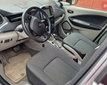 Серый Рено Зое, объемом двигателя 0 л и пробегом 83 тыс. км за 7900 $, фото 2 на Automoto.ua