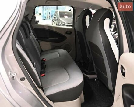 Серый Рено Зое, объемом двигателя 0 л и пробегом 97 тыс. км за 4570 $, фото 32 на Automoto.ua