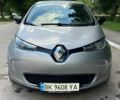 Серый Рено Зое, объемом двигателя 0 л и пробегом 91 тыс. км за 6800 $, фото 1 на Automoto.ua