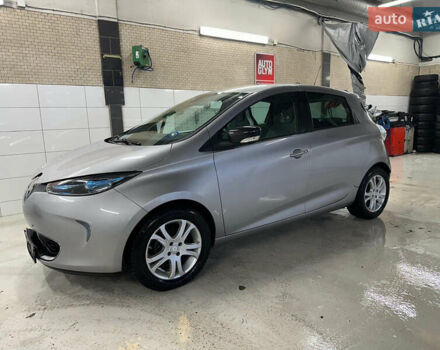 Серый Рено Зое, объемом двигателя 0 л и пробегом 47 тыс. км за 4450 $, фото 4 на Automoto.ua