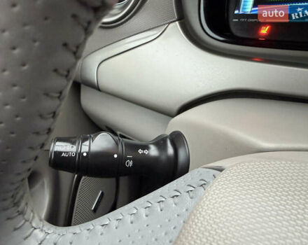 Серый Рено Зое, объемом двигателя 0 л и пробегом 118 тыс. км за 8950 $, фото 14 на Automoto.ua