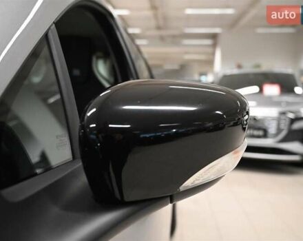 Серый Рено Зое, объемом двигателя 0 л и пробегом 97 тыс. км за 4570 $, фото 12 на Automoto.ua
