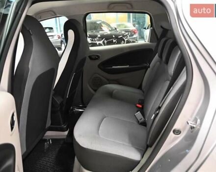 Серый Рено Зое, объемом двигателя 0 л и пробегом 97 тыс. км за 4570 $, фото 30 на Automoto.ua