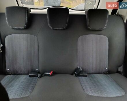 Серый Рено Зое, объемом двигателя 0 л и пробегом 108 тыс. км за 9400 $, фото 5 на Automoto.ua