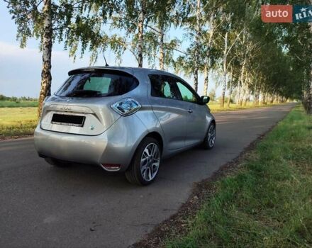 Серый Рено Зое, объемом двигателя 0 л и пробегом 158 тыс. км за 8100 $, фото 4 на Automoto.ua