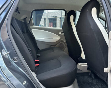 Серый Рено Зое, объемом двигателя 0 л и пробегом 137 тыс. км за 9450 $, фото 12 на Automoto.ua