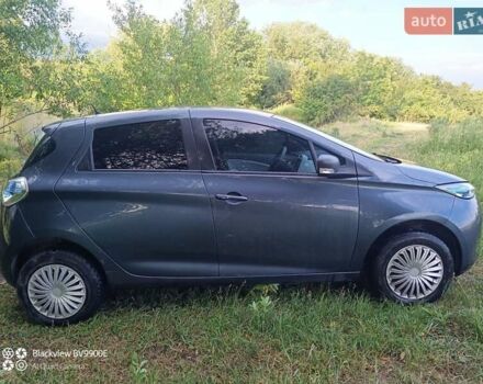 Серый Рено Зое, объемом двигателя 0 л и пробегом 134 тыс. км за 9100 $, фото 4 на Automoto.ua