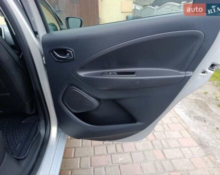 Серый Рено Зое, объемом двигателя 0 л и пробегом 108 тыс. км за 9400 $, фото 18 на Automoto.ua