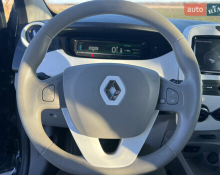 Серый Рено Зое, объемом двигателя 0 л и пробегом 108 тыс. км за 8500 $, фото 43 на Automoto.ua
