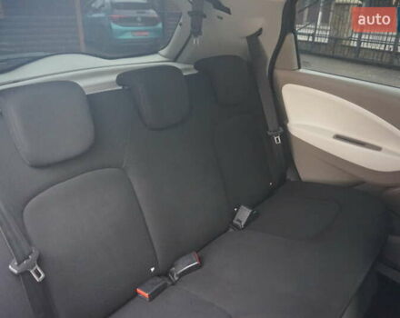 Серый Рено Зое, объемом двигателя 0 л и пробегом 182 тыс. км за 8200 $, фото 44 на Automoto.ua