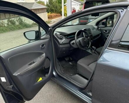 Серый Рено Зое, объемом двигателя 0 л и пробегом 87 тыс. км за 6500 $, фото 8 на Automoto.ua