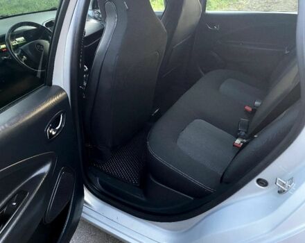 Серый Рено Зое, объемом двигателя 0 л и пробегом 162 тыс. км за 8800 $, фото 5 на Automoto.ua