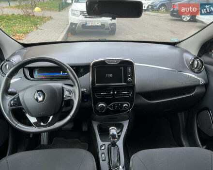 Серый Рено Зое, объемом двигателя 0 л и пробегом 160 тыс. км за 8700 $, фото 46 на Automoto.ua